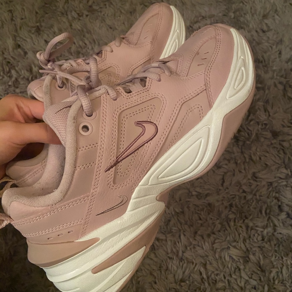 Nike pink sneaker size 7.5